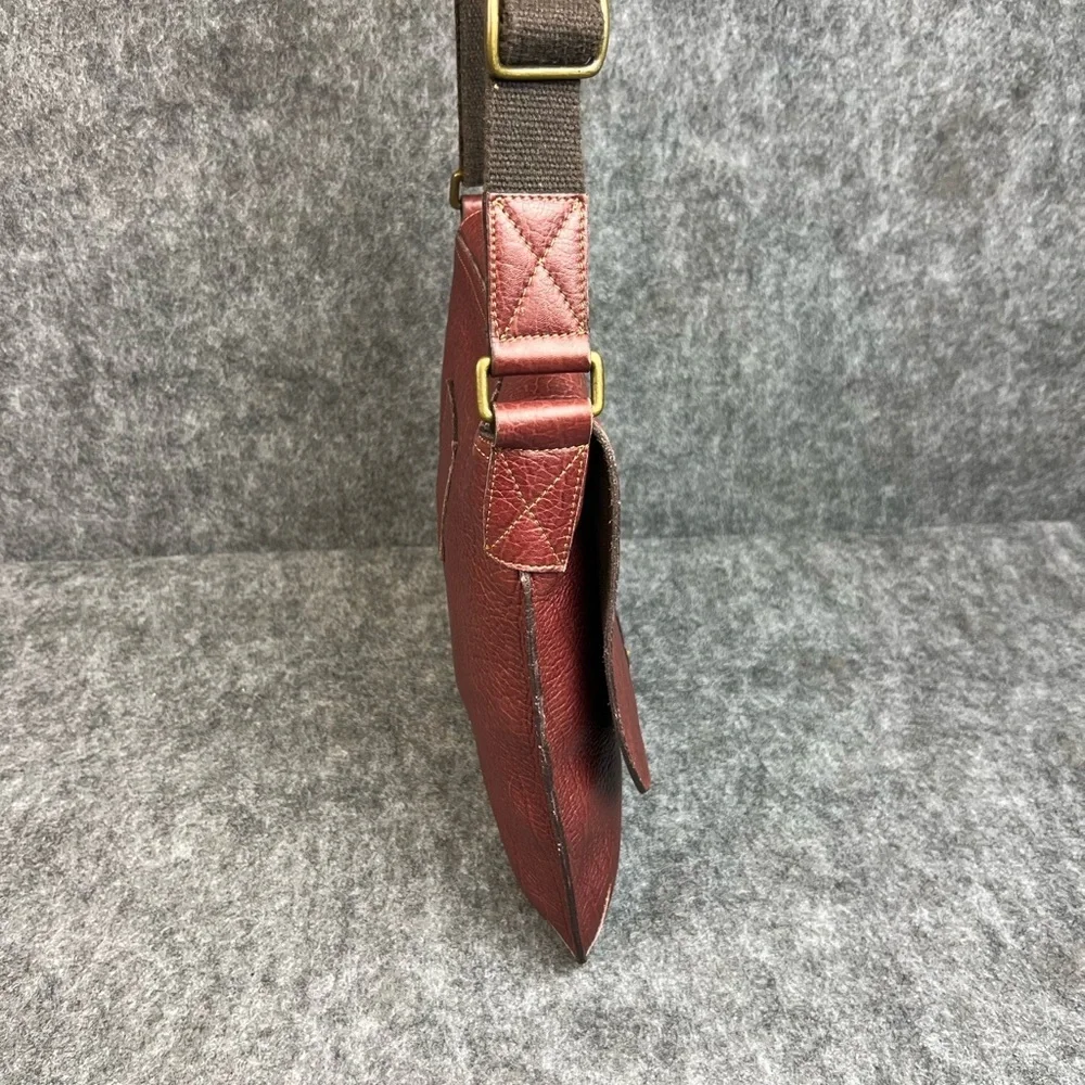 Elegant Messenger Bag Unisex Shoulder Bag Genuine Leather Made In Italy Maroon